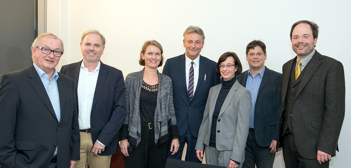 Die Gründungsversammlung des Fördervereins: v.l. Christian Scheinert, Ulf Kremer, Astrid Au, Thomas Becken, Susanne Celestino, Kristian Schneider und Dr. Paul Raab Die Gründungsversammlung des Fördervereins: v.l. Christian Scheinert, Ulf Kremer, Astrid Au, Thomas Becken, Susanne Celestino, Kristian Schneider und Dr. Paul Raab